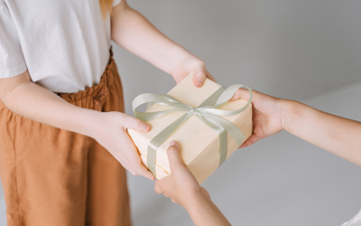 Presentes personalizados para empresas: como fortalecer relacionamentos e vender mais