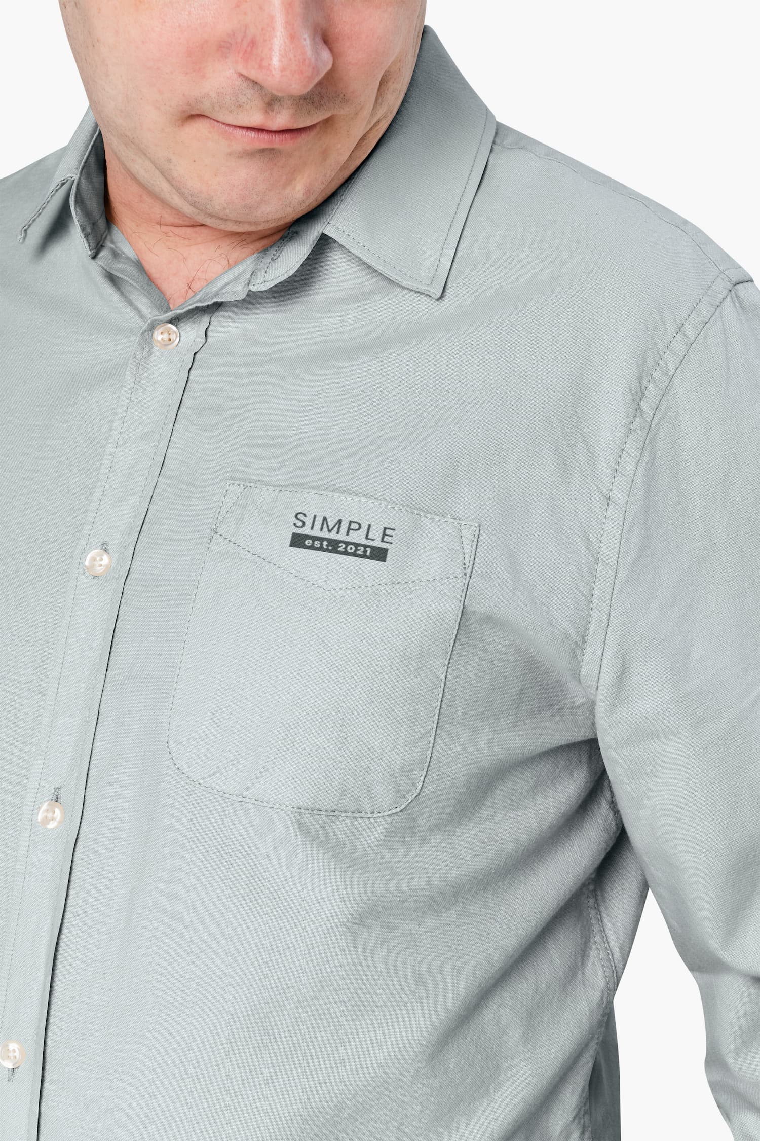 close-up-de-homem-vestindo-camisa-bege-de-manga-comprida (1)